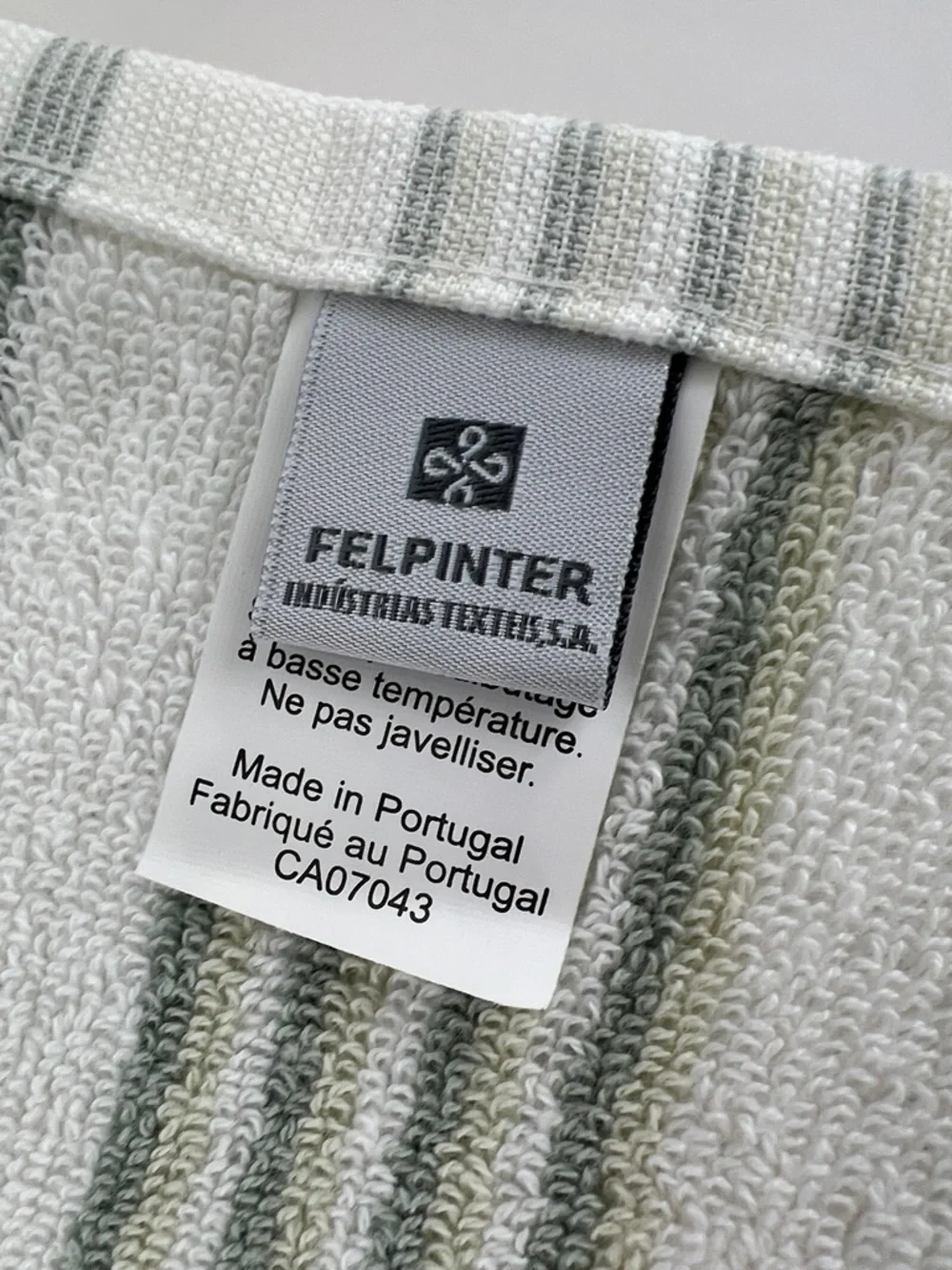 Felpinter Bath Towels Green Tan White Striped Soft Combed Cotton Set of 2 NEW
